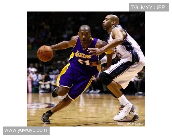 足球明星与科比的传奇交汇：探讨篮球与足球的共同魅力与影响力